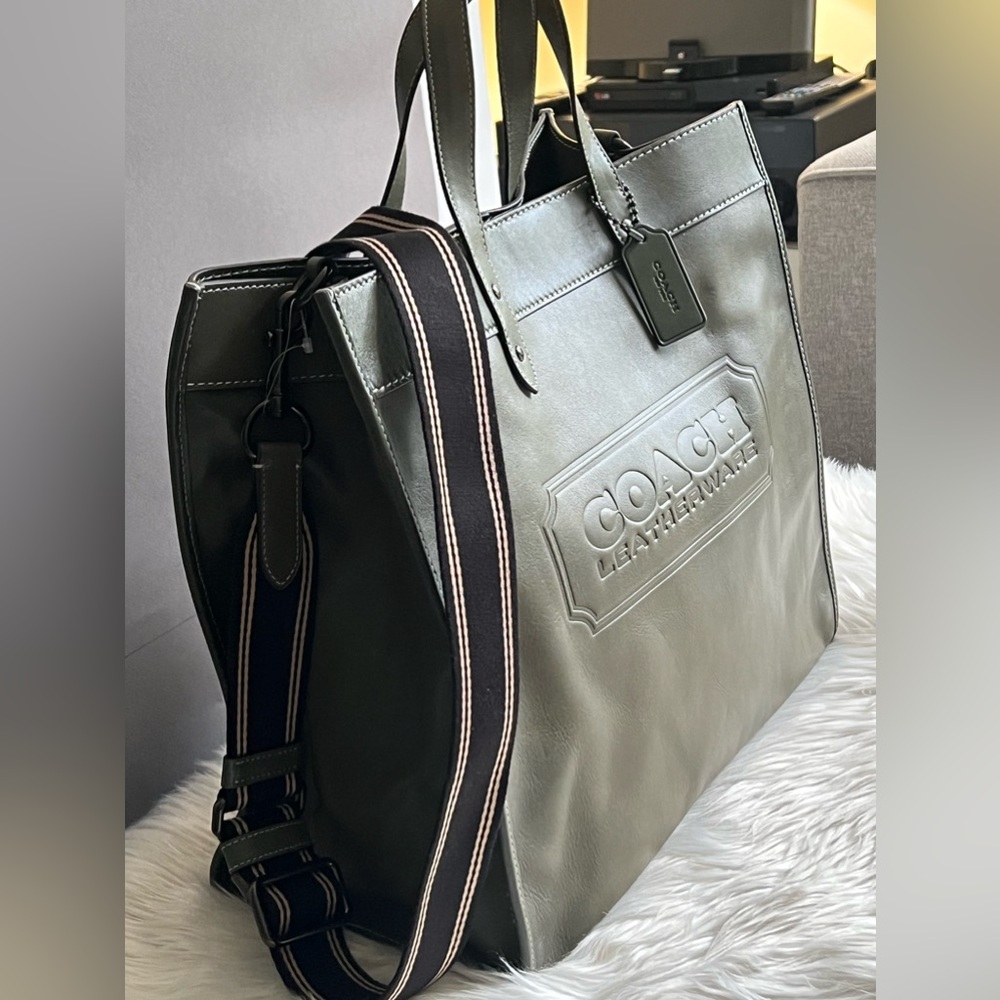 CC097 - Coach Field Tote 40 with Coach Badge - Picture 4 of 13